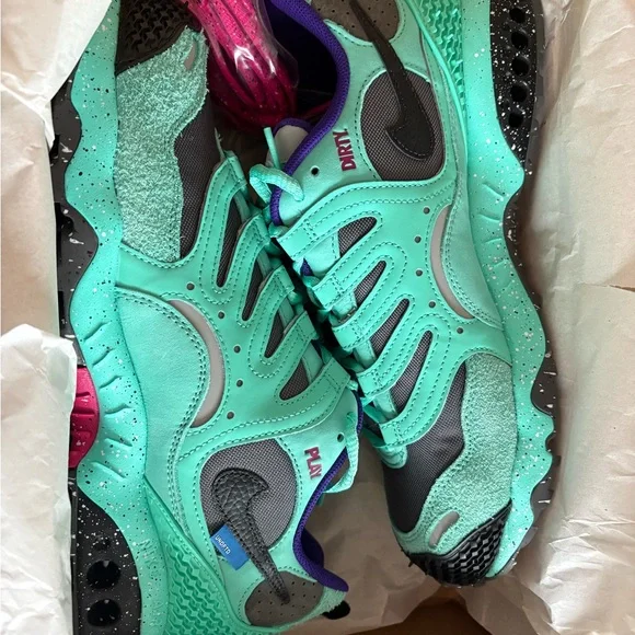 Nike Air Humara Turquoise and Black Sneakers - Picture 5 of 6